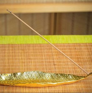 Metal leaf-shaped incense burner with incense holder