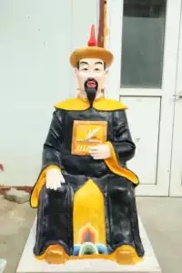 Hand-painted clay statues by Grandfather Hu San