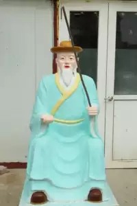 Hand-painted clay statue of Jiang Taigong
