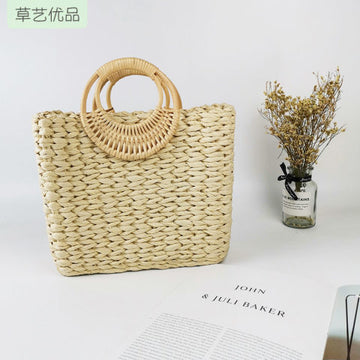 Minimalist Japanese-style straw handbag | Versatile straw bag for carrying by hand or over the shoulder | Minimalist, casual-style handbag