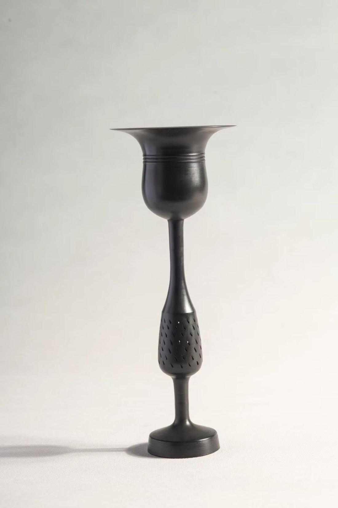 Eggshell-Patterned Black Pottery Cup with a Tall Handle