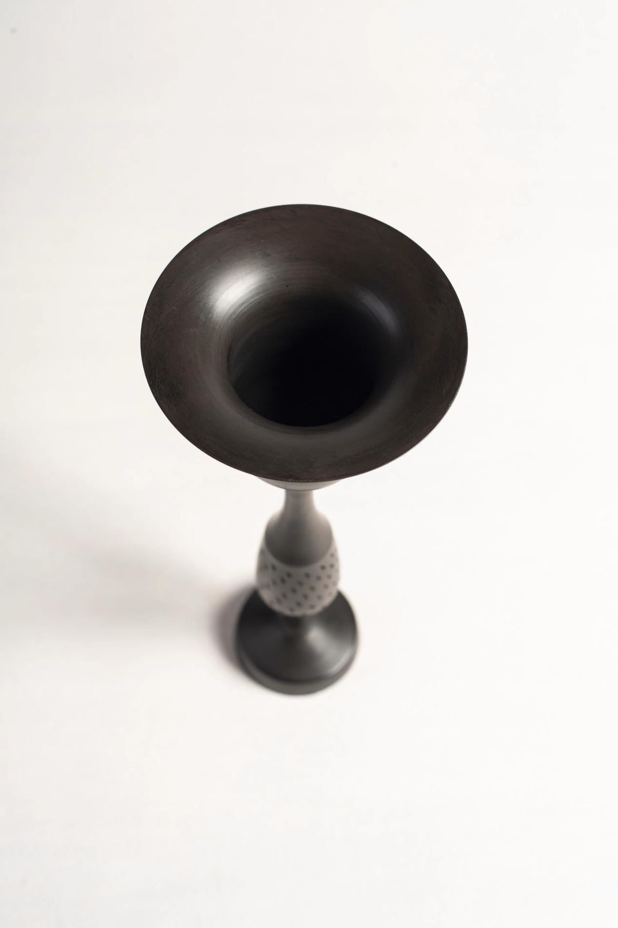 Eggshell-Patterned Black Pottery Cup with a Tall Handle