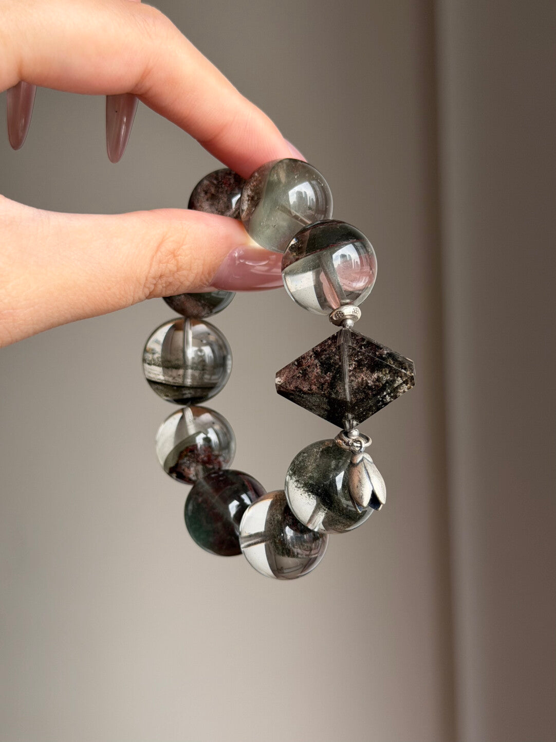 The Phantom Quartz of the Four Seasons