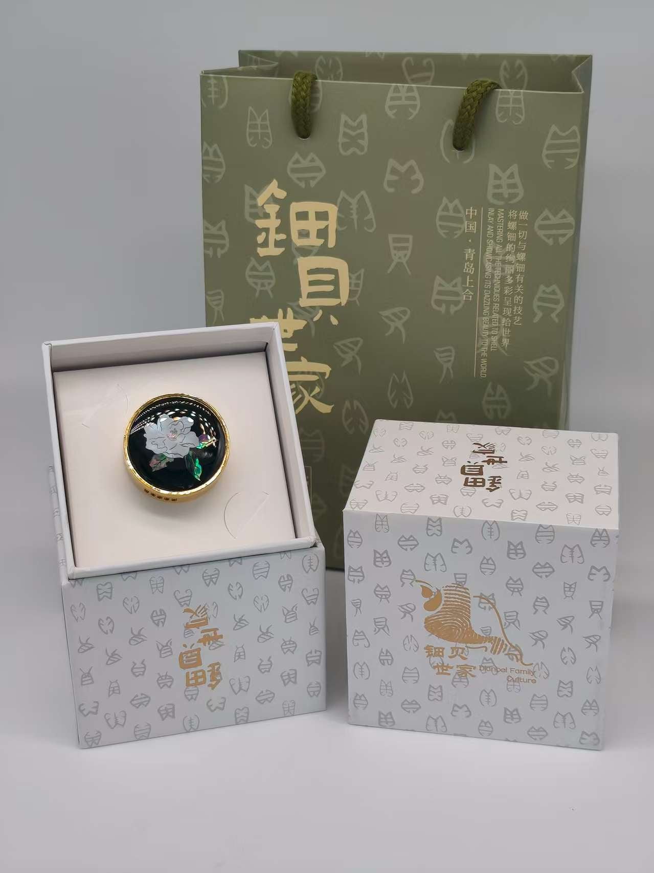 Mother-of-pearl car air freshener