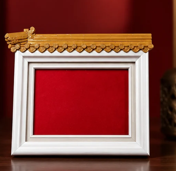 Instagram-worthy photo frame